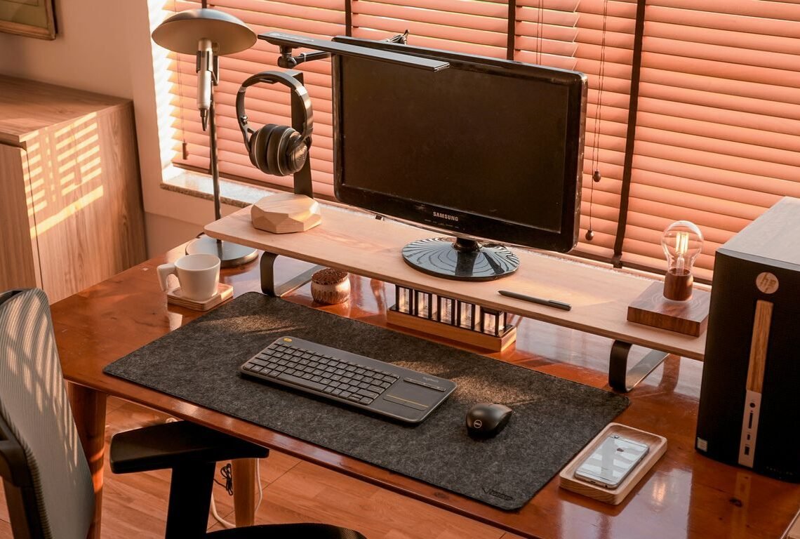 Best Desk Setups to Avoid Neck Pain in McDonough